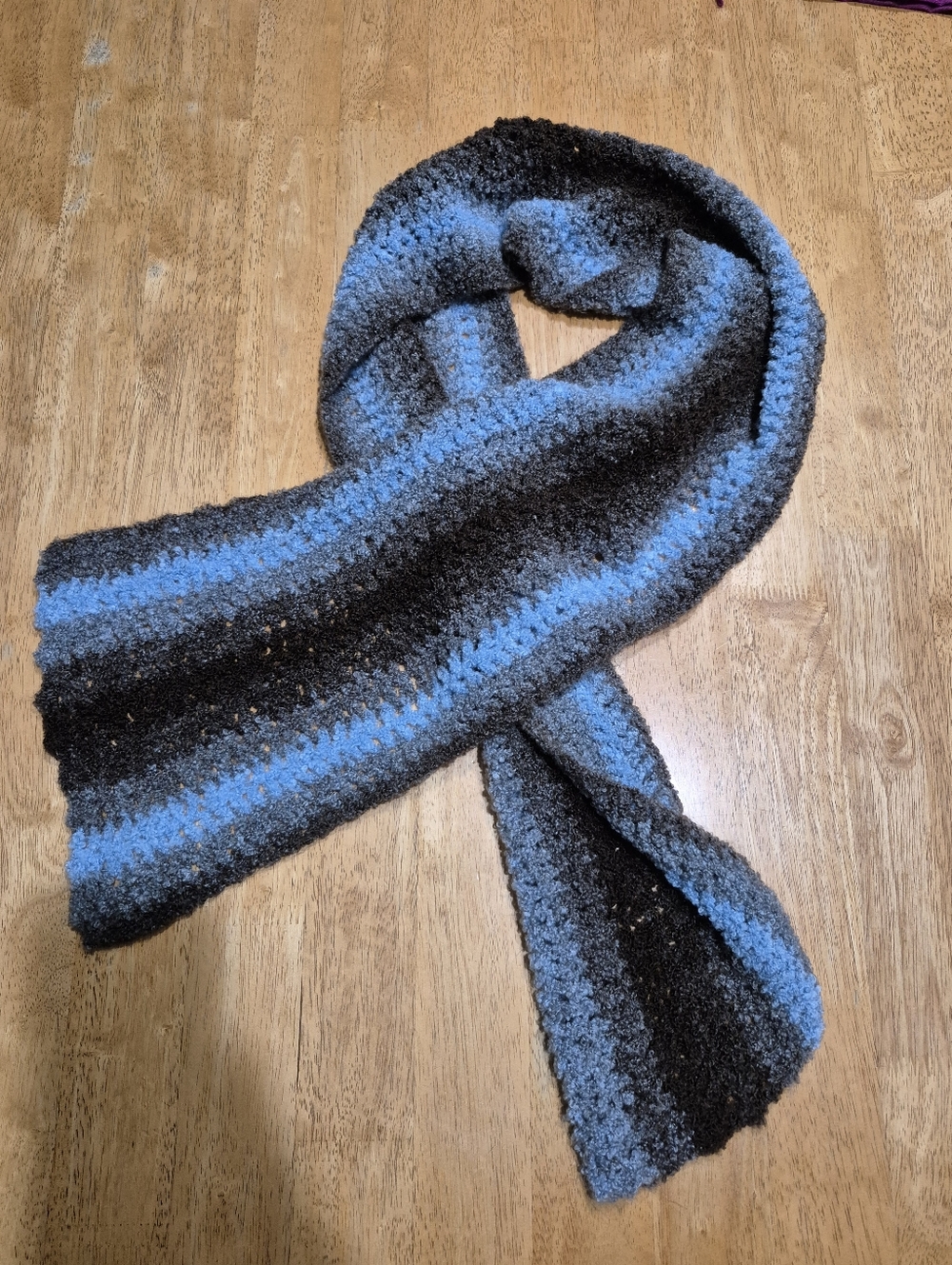 EUC handmade Striped Blue & Gray Cozy Knit Scarf